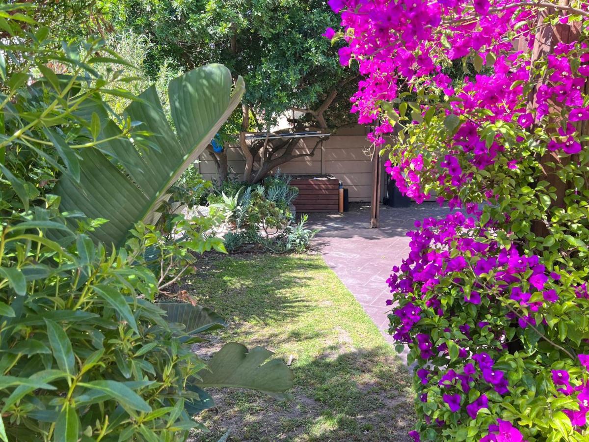 Sunset Beach Living Guesthouse Ciudad del Cabo Exterior foto